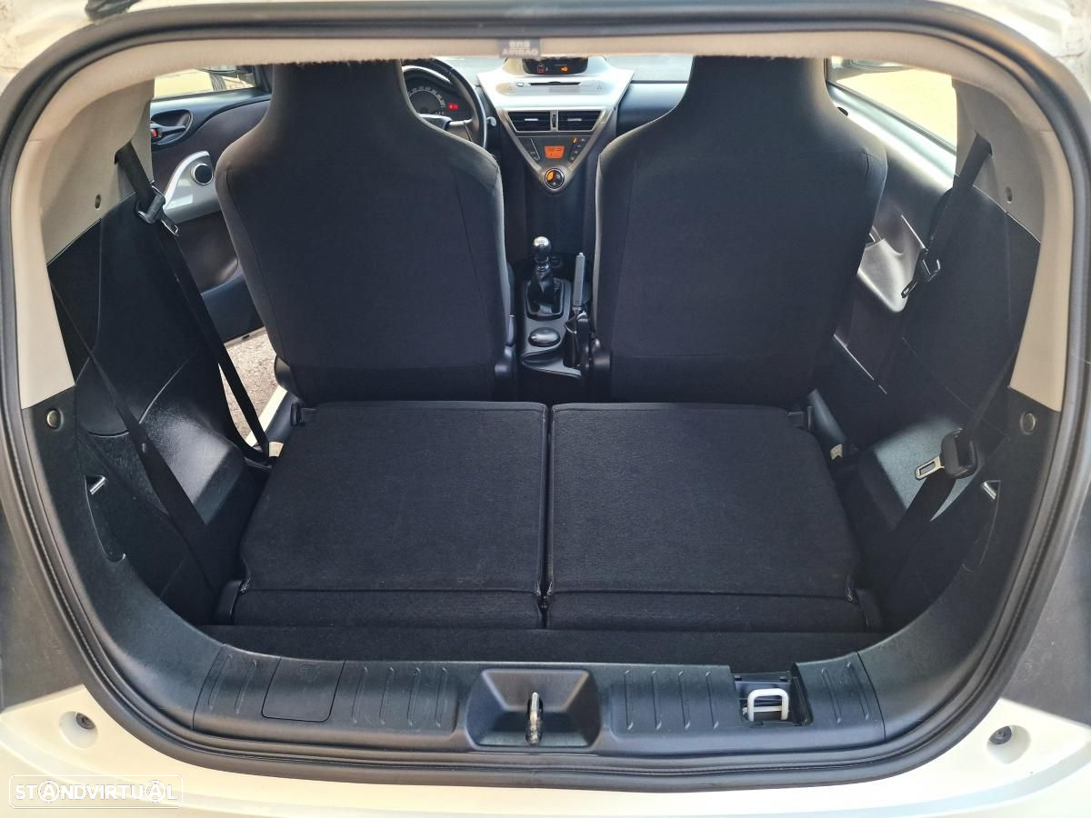 Toyota iQ 1.4 D-4D 2 - 20