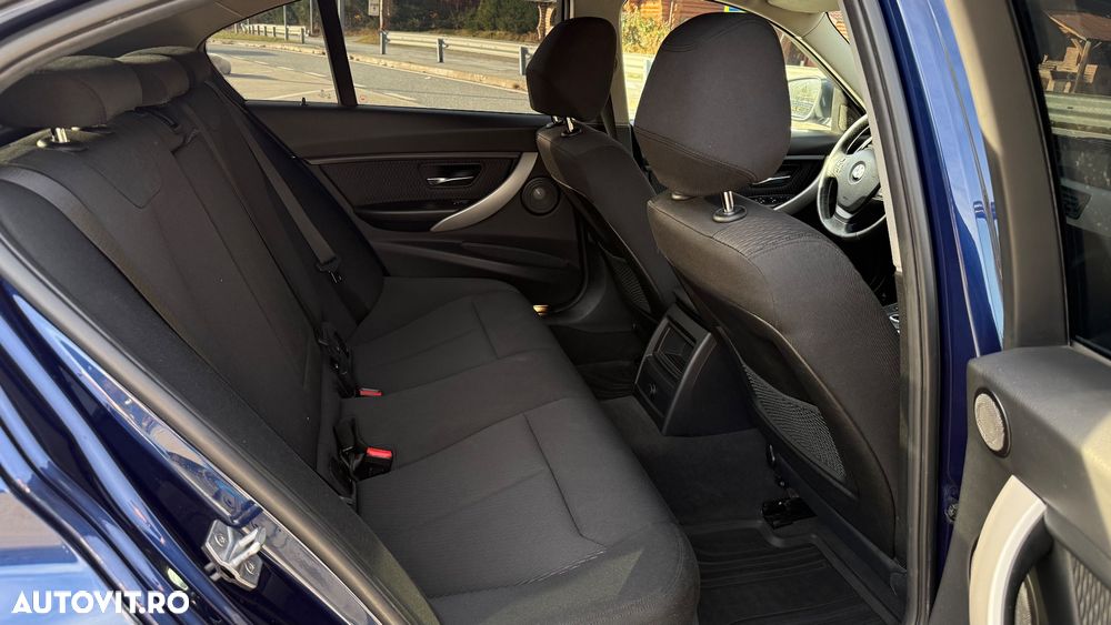 BMW Seria 3 320d Sport Line - 26