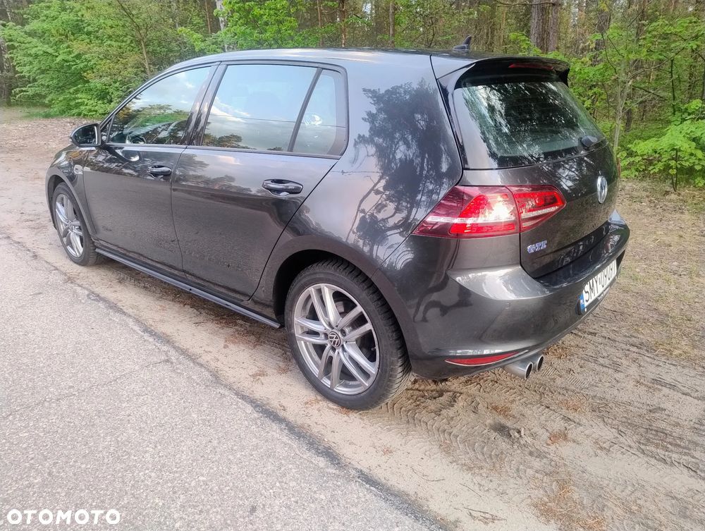 Volkswagen Golf - 5