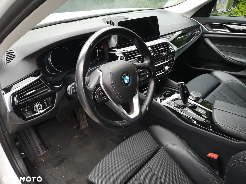 BMW Seria 5 520d xDrive Sport Line sport - 9