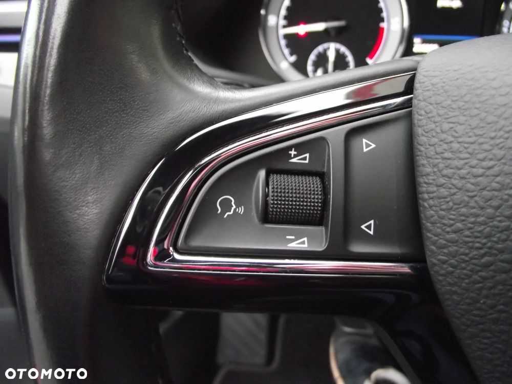 Skoda Superb 2.0 TDI L&K DSG - 27