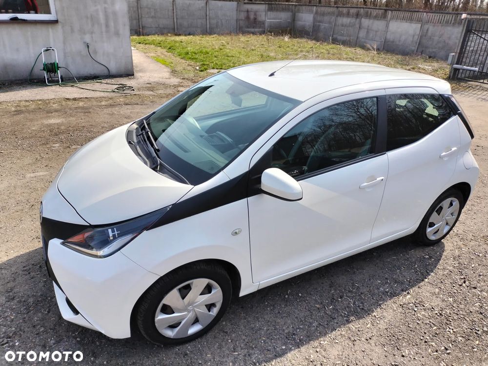 Toyota Aygo x-clusiv - 10