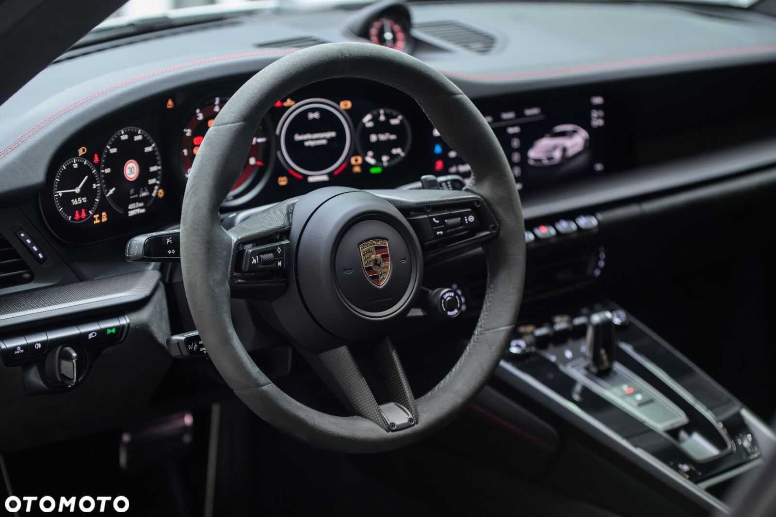 Porsche 911 Carrera 4 GTS - 8