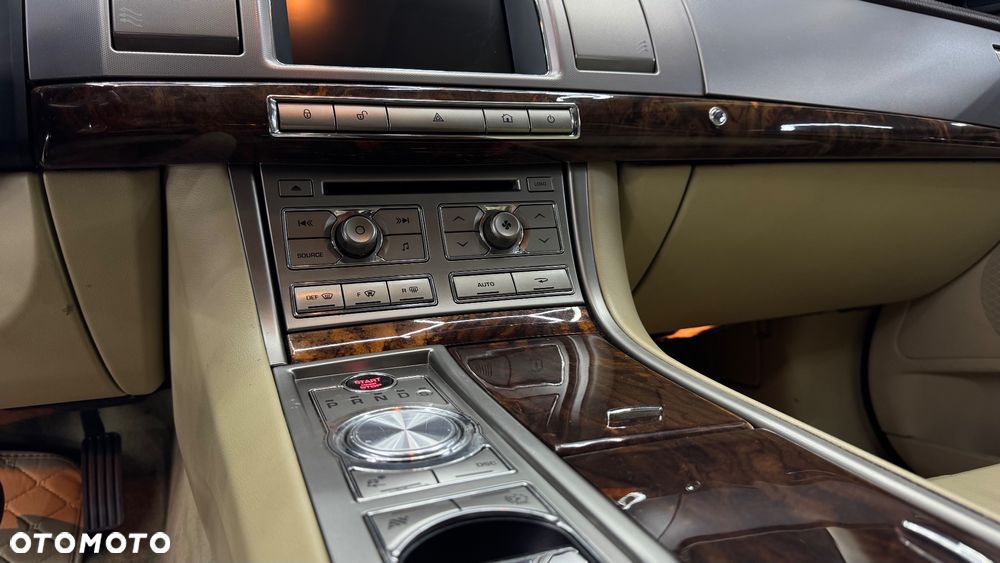 Jaguar XF 3.0 V6 D Premium Luxury - 5