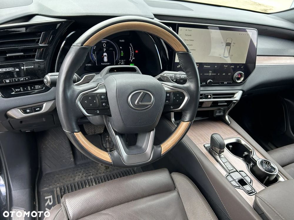 Lexus RX 450h+ Omotenashi - 13