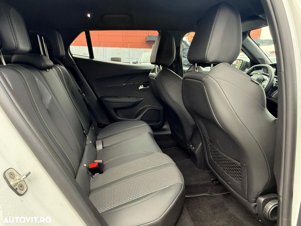 Peugeot 2008 1.2 L PureTech STT EAT8 GT Line - 29