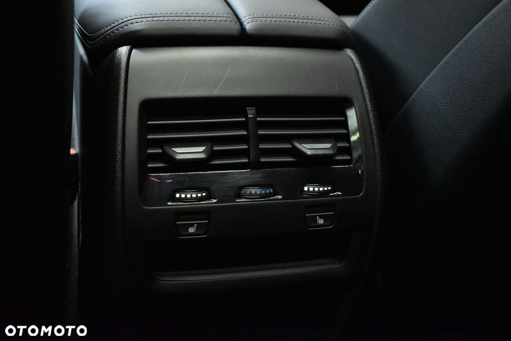 BMW X6 xDrive40d mHEV - 27
