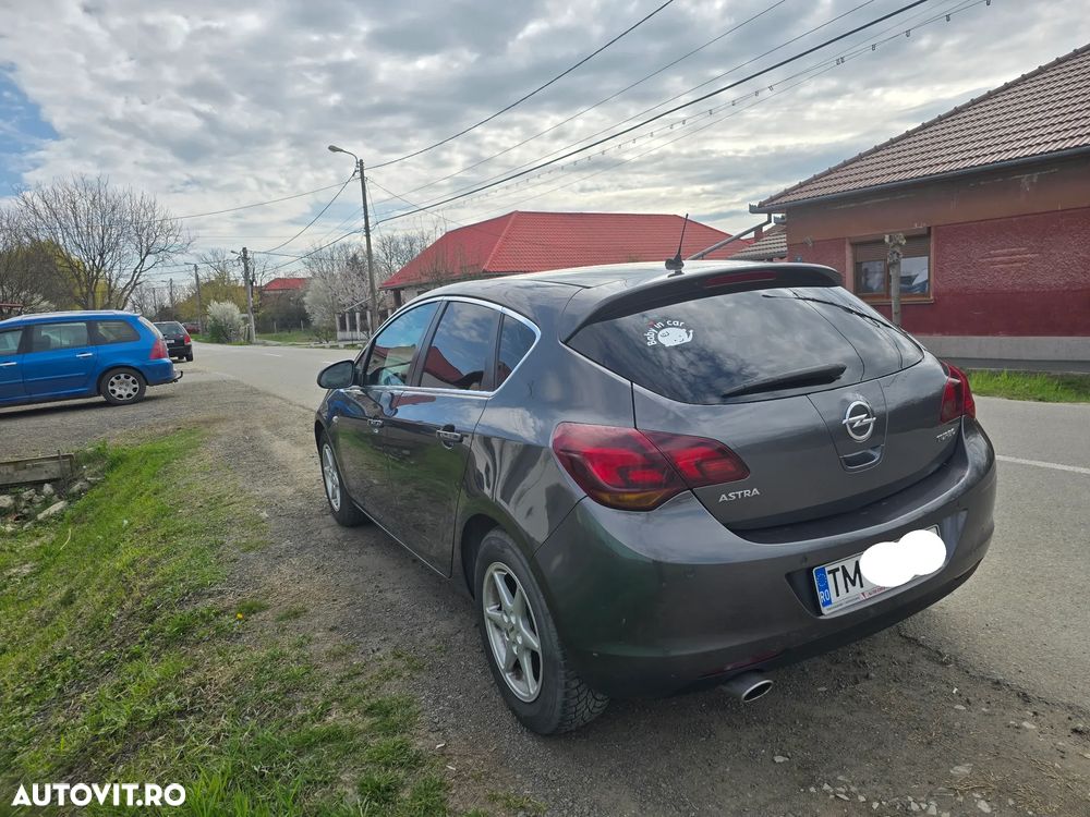 Opel Astra 1.6 Turbo - 4