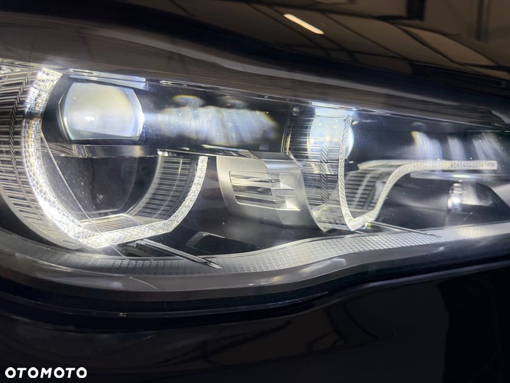 BMW Seria 7 740Le iPerformance - 38