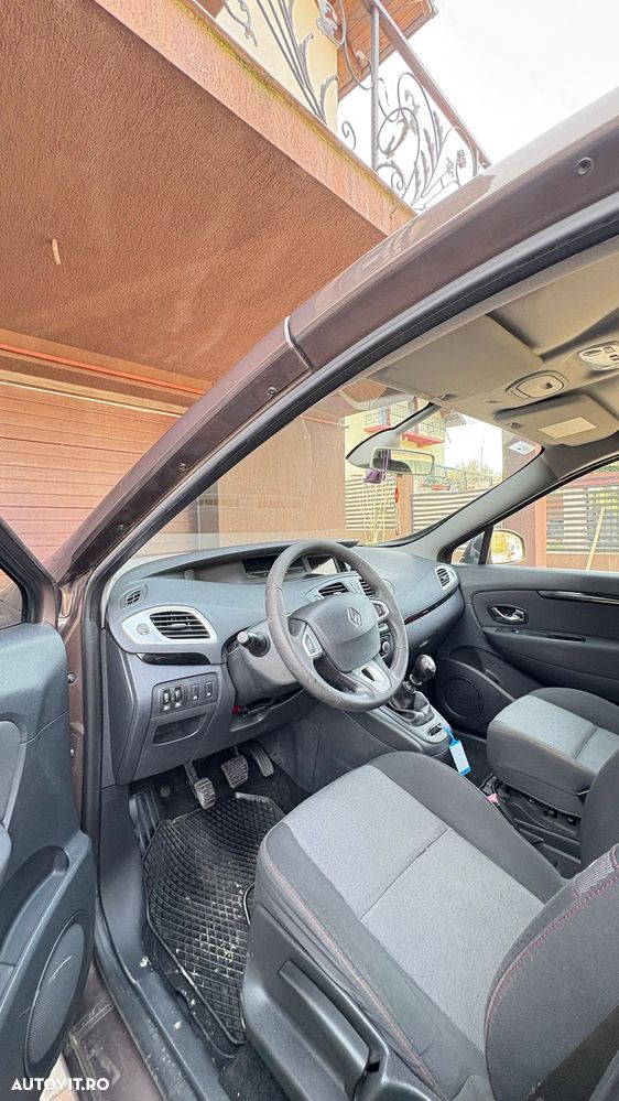 Renault Scenic 1.5 dCi Luxe Privilege - 28