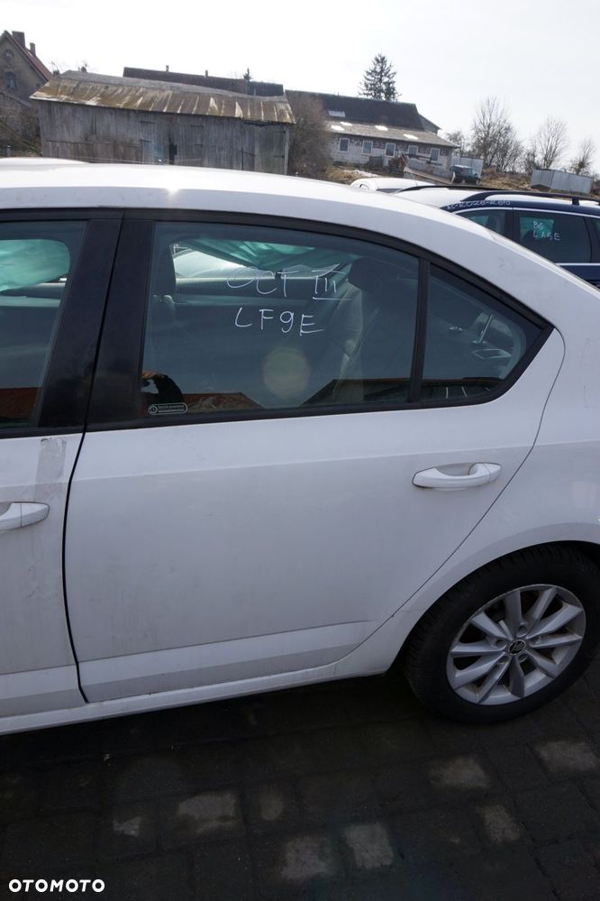 DRZWI TYLNE LEWE OCTAVIA III 5E3 LB LIFTBACK LF9E  BIAŁY SKODA 2012-2016 - 1