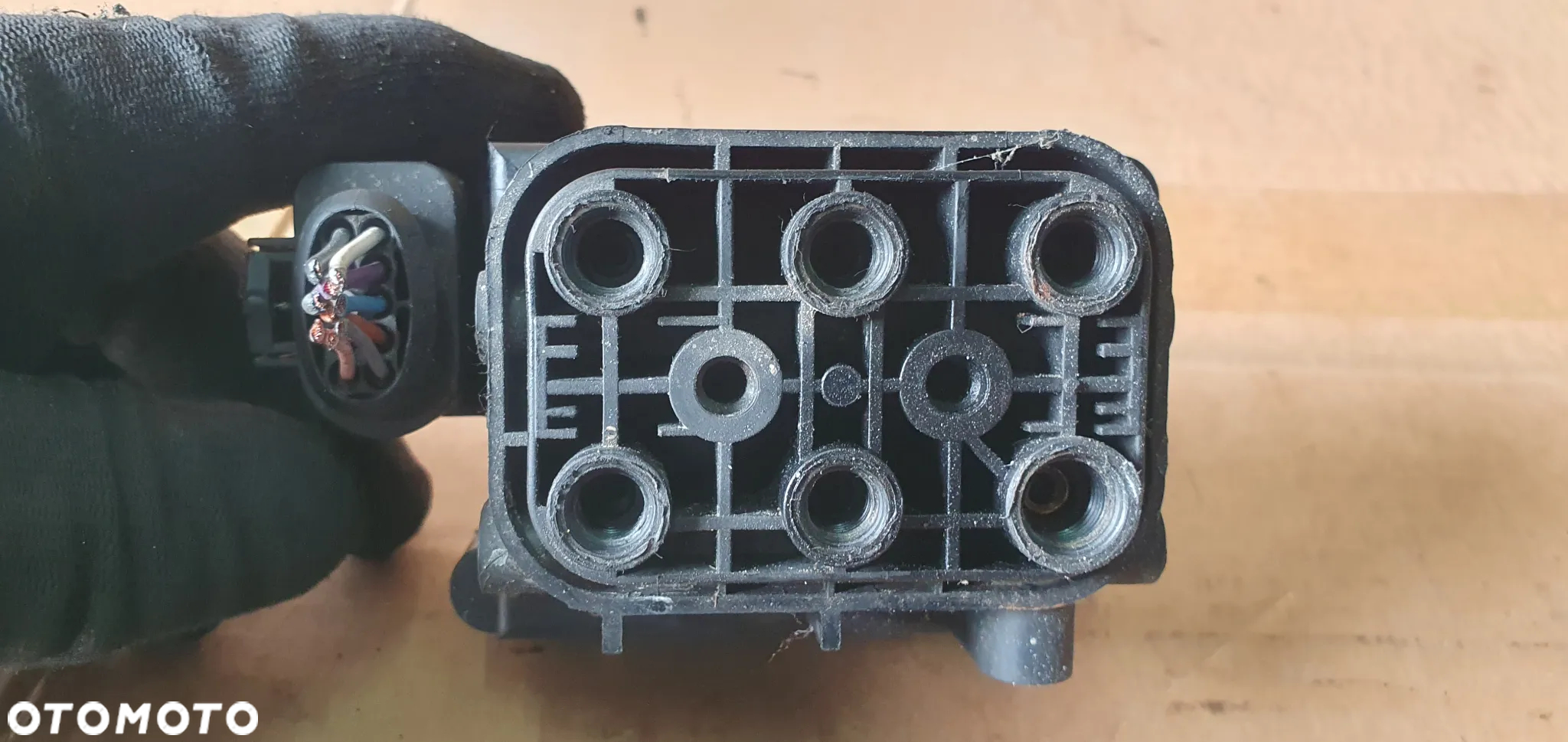 Rozdzielacz zawieszenia AIRMATIC Mercedes ML W164 A2123200358 - 2