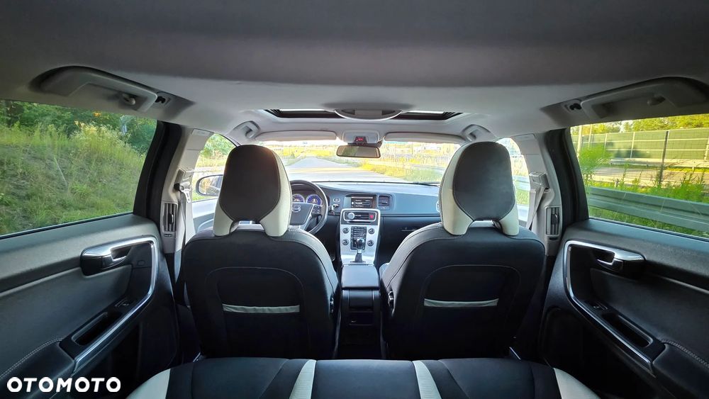 Volvo V60 D2 Momentum - 18