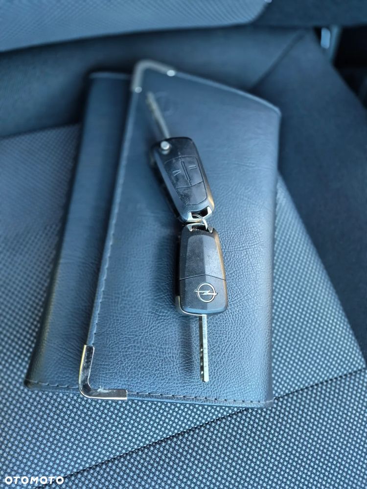 Opel Astra III 1.6 Cosmo - 17