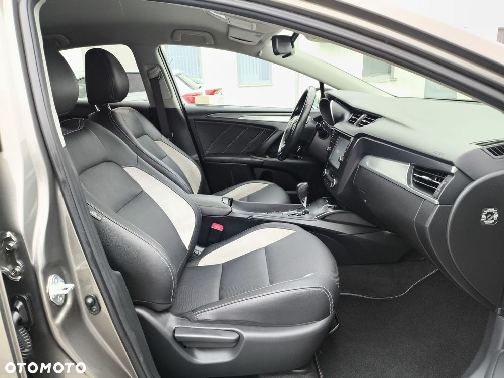 Toyota Avensis 2.0 Premium MS - 12