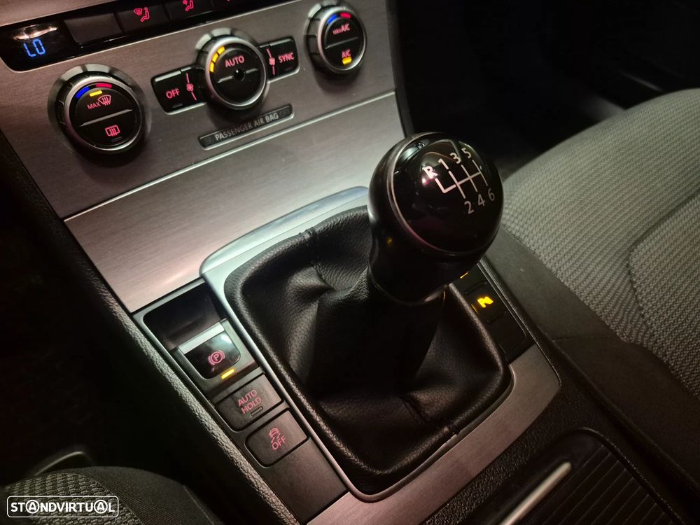 VW Passat Variant 1.6 TDI Confortline - 22