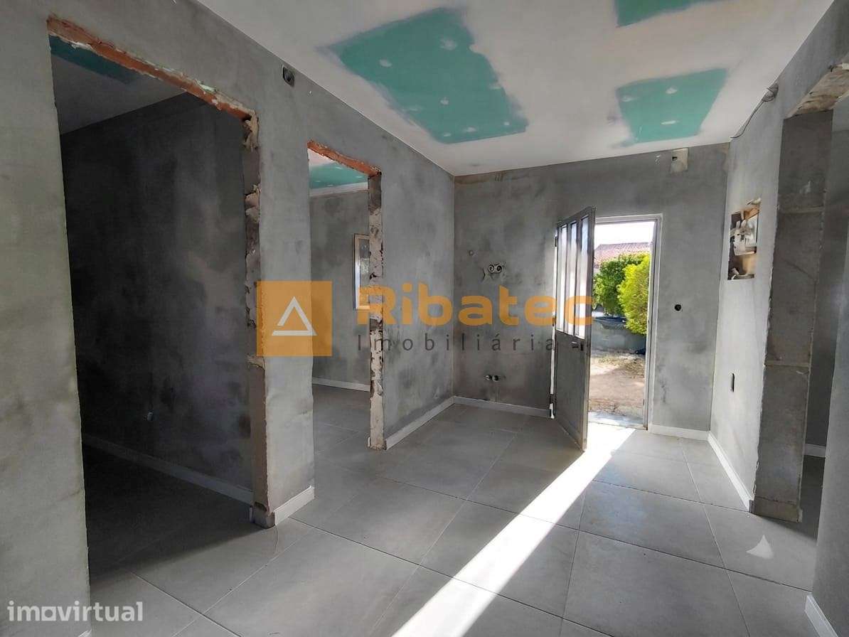 Moradia T2 remodelada com terreno na Fajarda - Grande imagem: 2/22