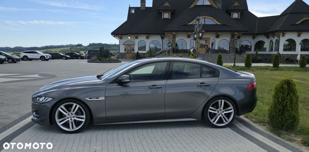 Jaguar XE 2.0 D R-Sport - 4