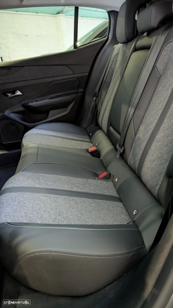 Peugeot 408 1.6 Hybrid Allure e-EAT8 - 16