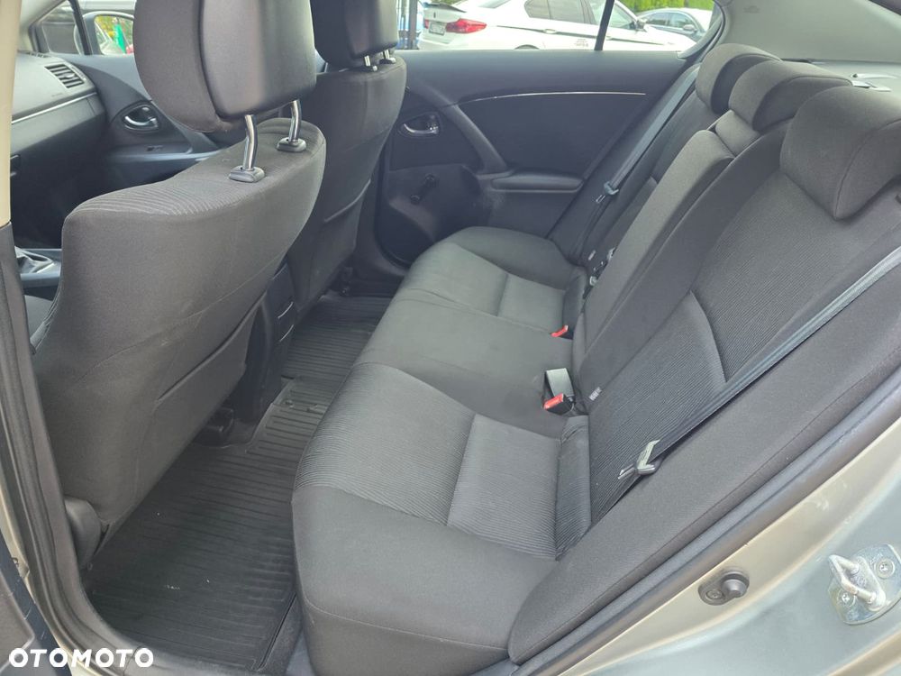 Toyota Avensis - 24