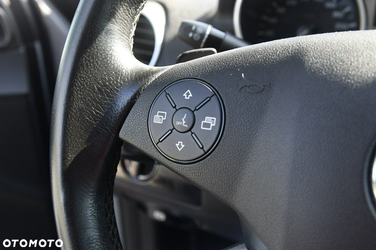 Mercedes-Benz ML - 27