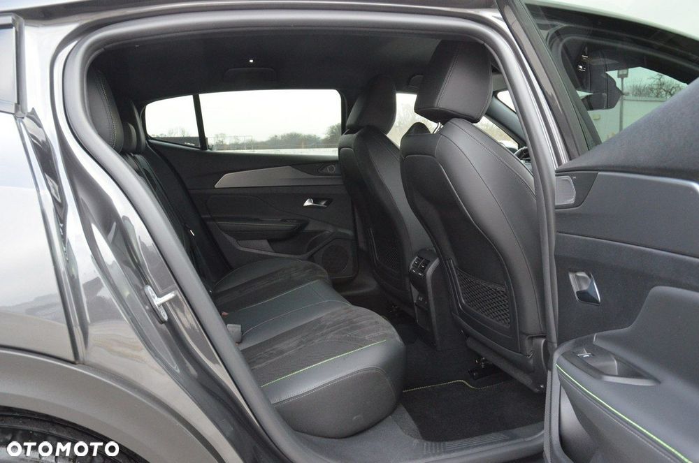 Peugeot 408 1.6 Plug-In Hybrid 225 GT EAT8 - 39