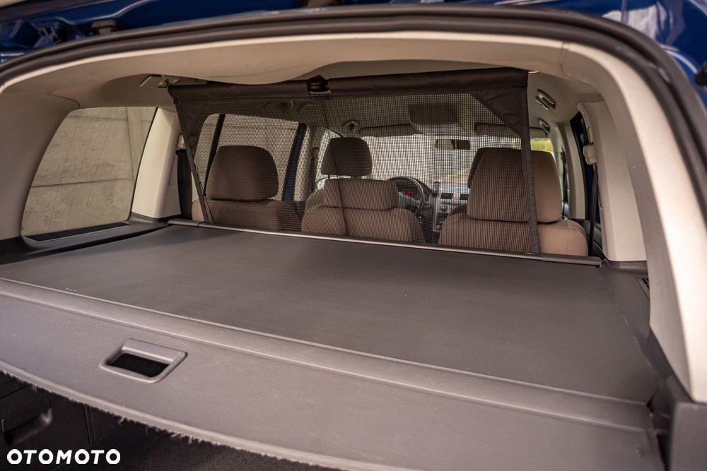 Volkswagen Touran 2.0 TDI DPF Highline - 33