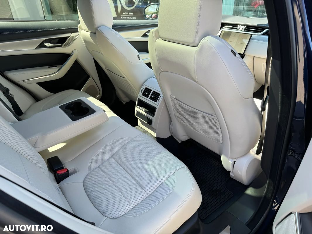Jaguar F-Pace - 10