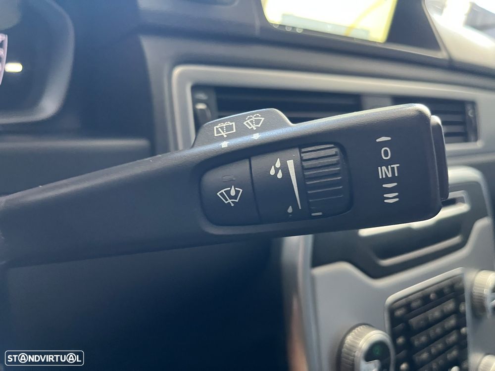 Volvo XC 70 2.0 D4 Momentum Geartronic - 31