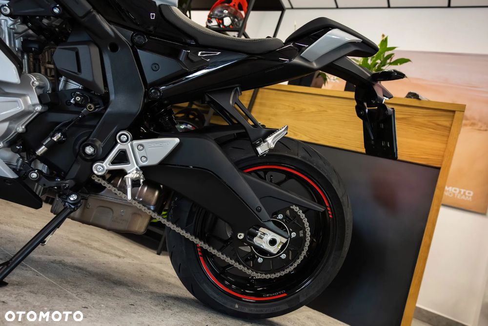 CFMoto 675SR - 12