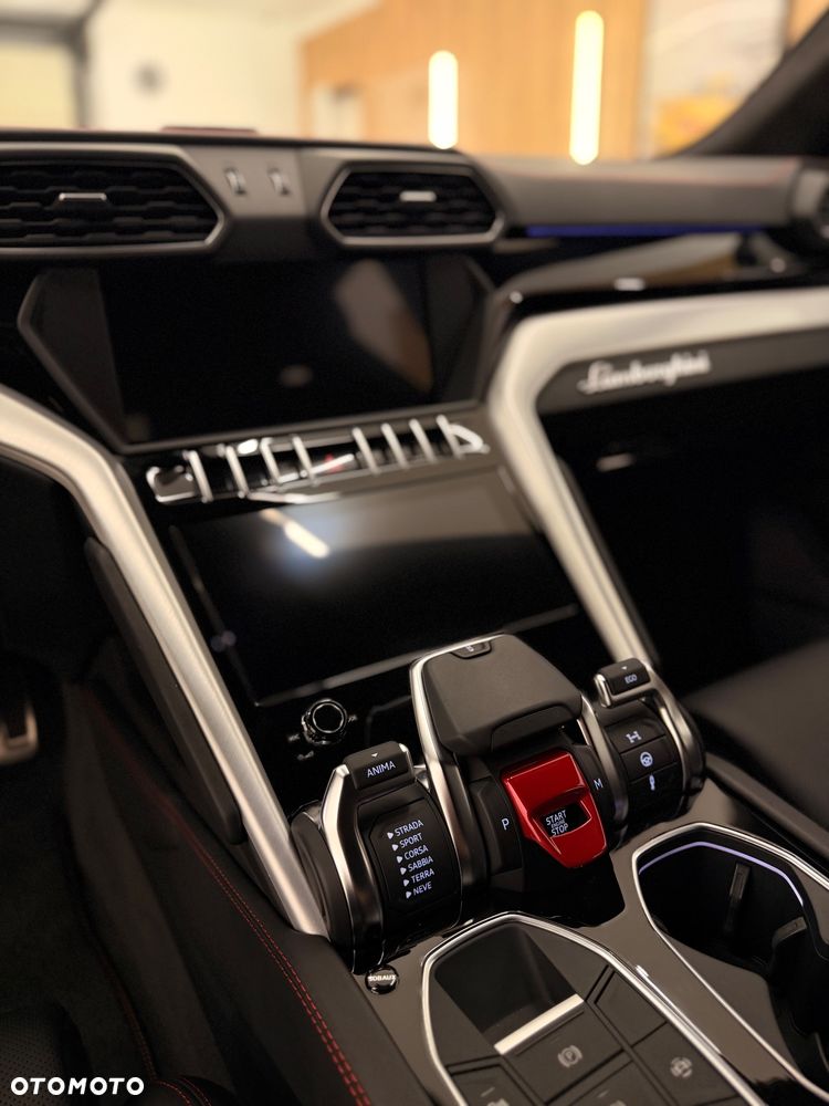 Lamborghini Urus Standard - 25