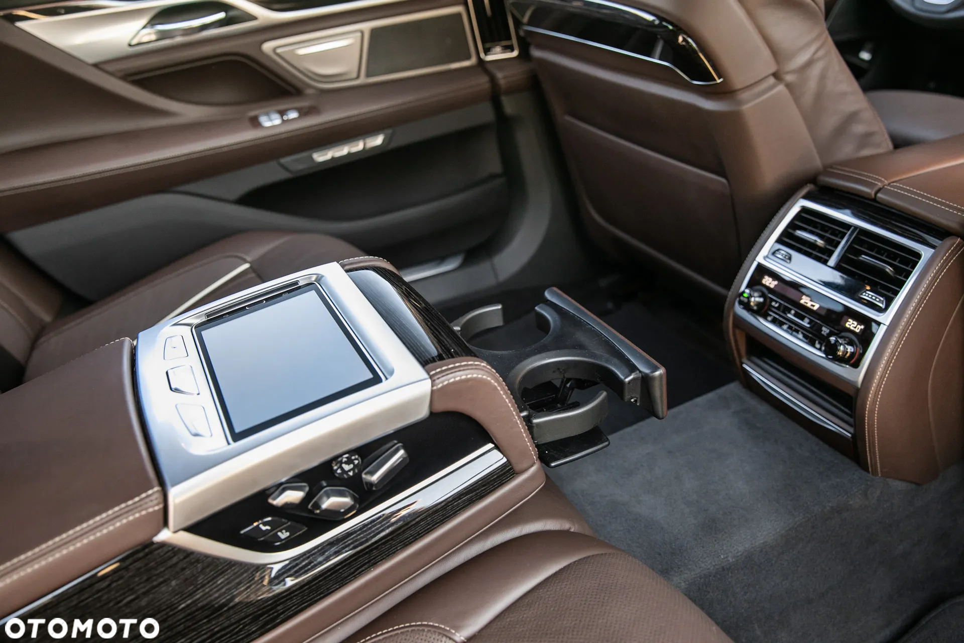 BMW Seria 7 750Li xDrive - 28
