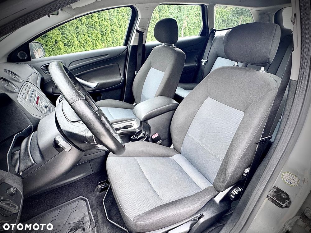 Ford Mondeo 2.0 Ghia - 12