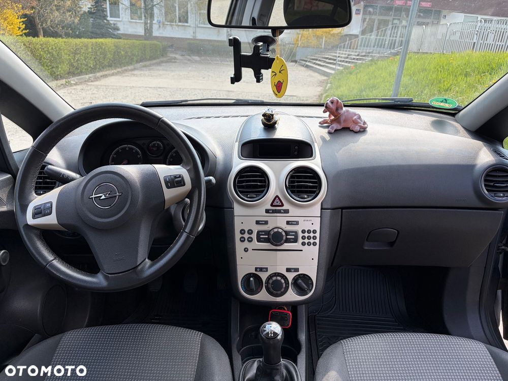 Opel Corsa 1.2 16V Essentia - 10