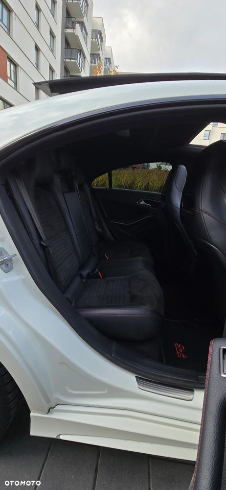 Mercedes-Benz GLA - 12