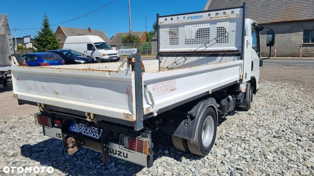 Isuzu M21 - 18