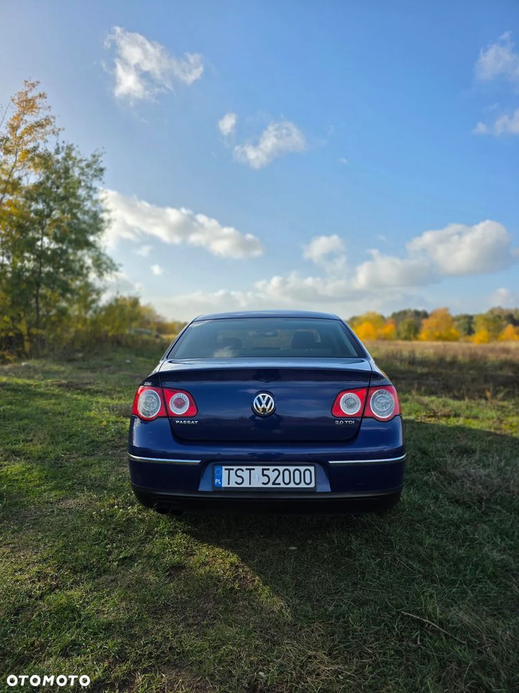 Volkswagen Passat 2.0 TDI Highline - 11