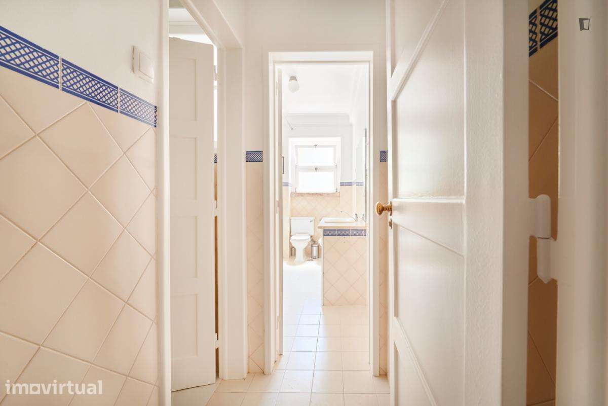 Quarto - localizado em São Sebastião Lisbon - Grande imagem: 4/25
