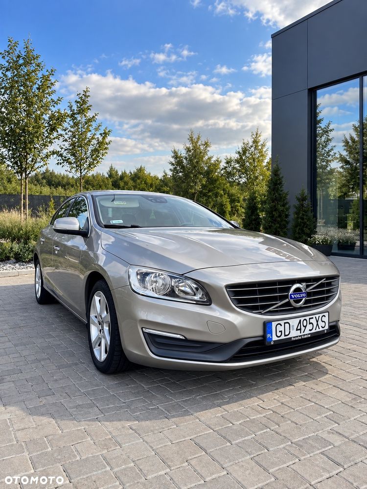 Volvo S60 T3 Momentum - 1