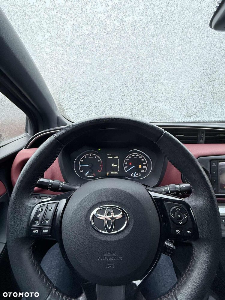 Toyota Yaris - 10