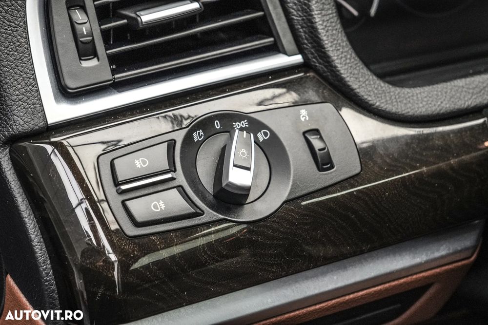 BMW Seria 5 520d xDrive - 26