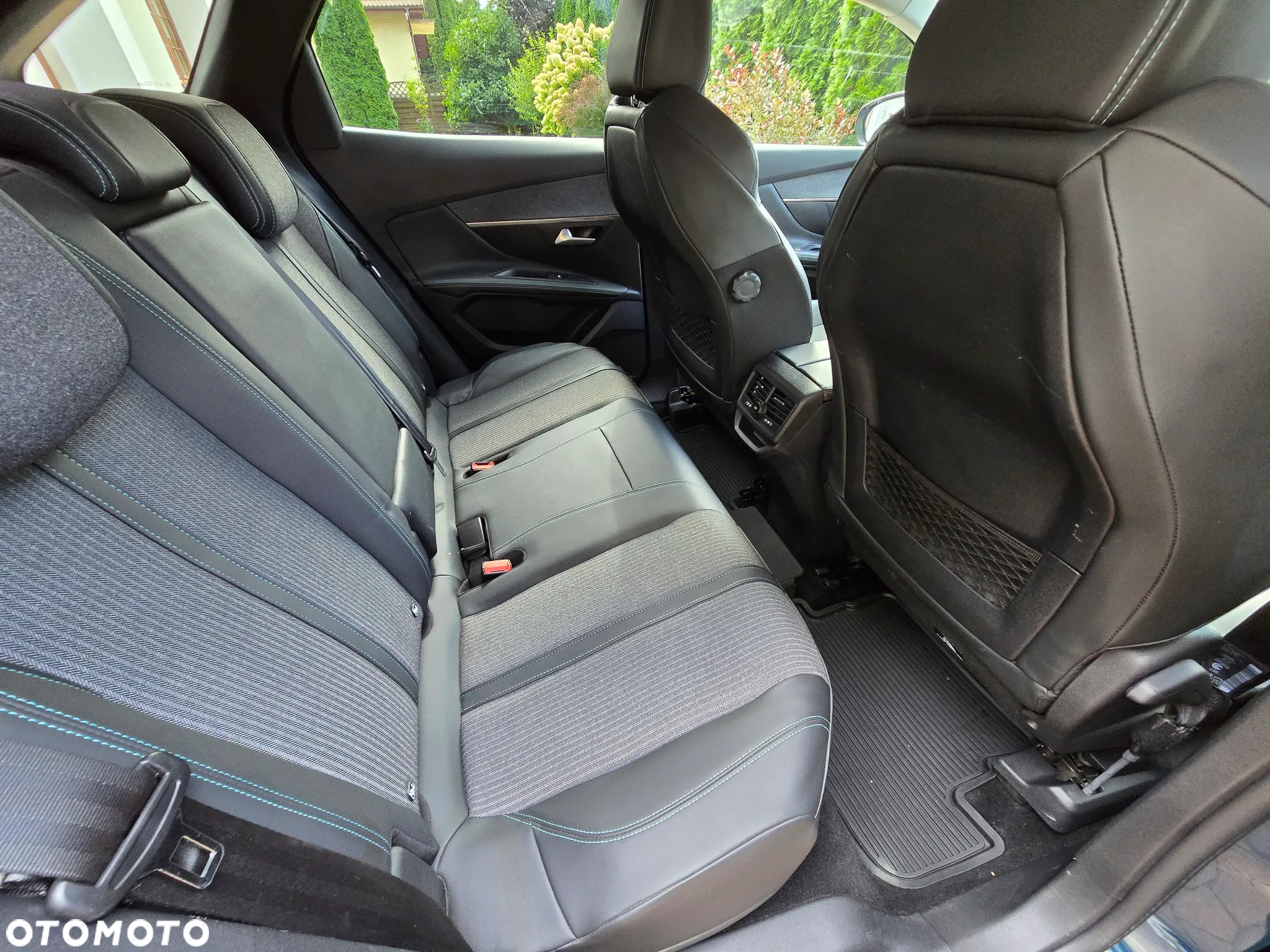 Peugeot 3008 1.6 PureTech HYbrid Allure S&S EAT8 - 8
