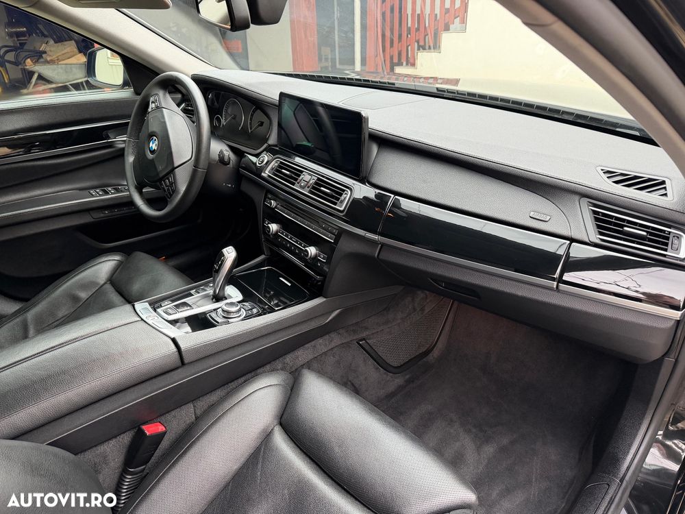 BMW Seria 7 740i Aut. - 12