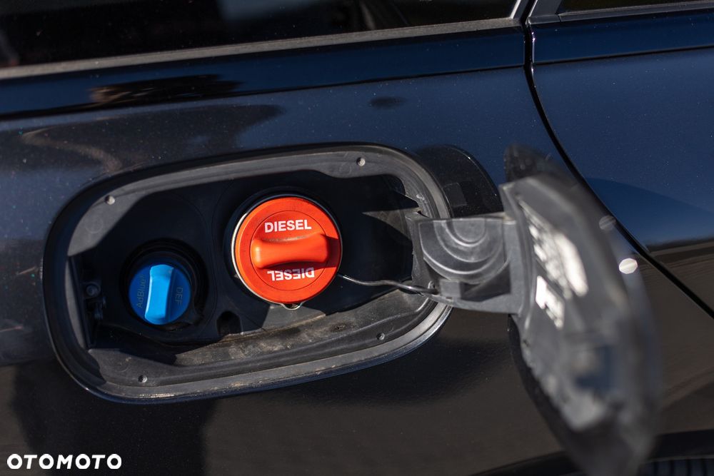 Mercedes-Benz Klasa E 300 de 4Matic 9G-TRONIC Night Edition - 22