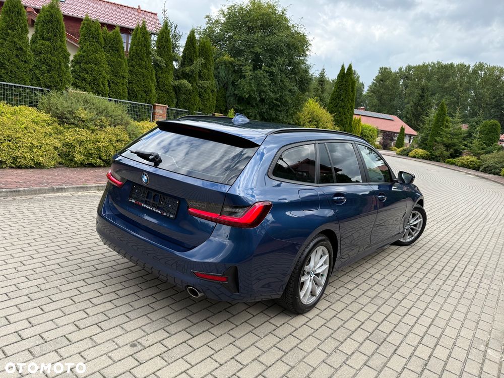 BMW Seria 3 318d Sport Line - 13