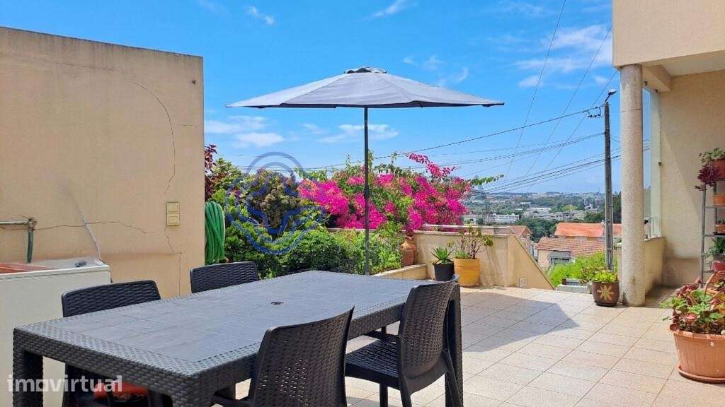 Moradia T4 geminada com Terraço, Jardim e Vistas Desafogadas | Águas S - Grande imagem: 3/47
