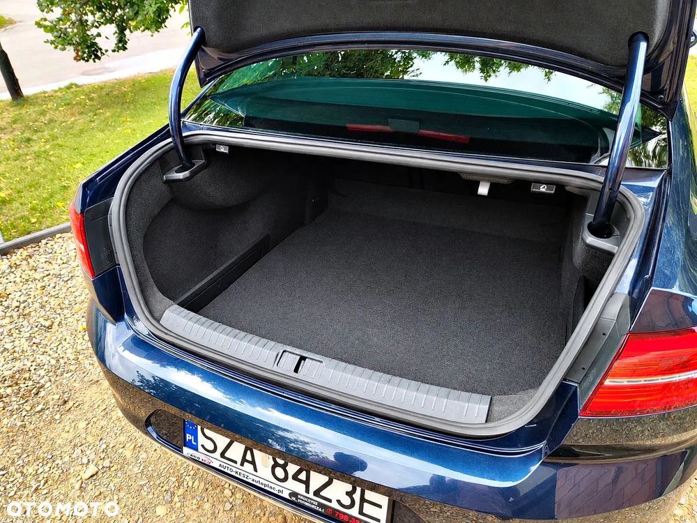 Volkswagen Passat - 10
