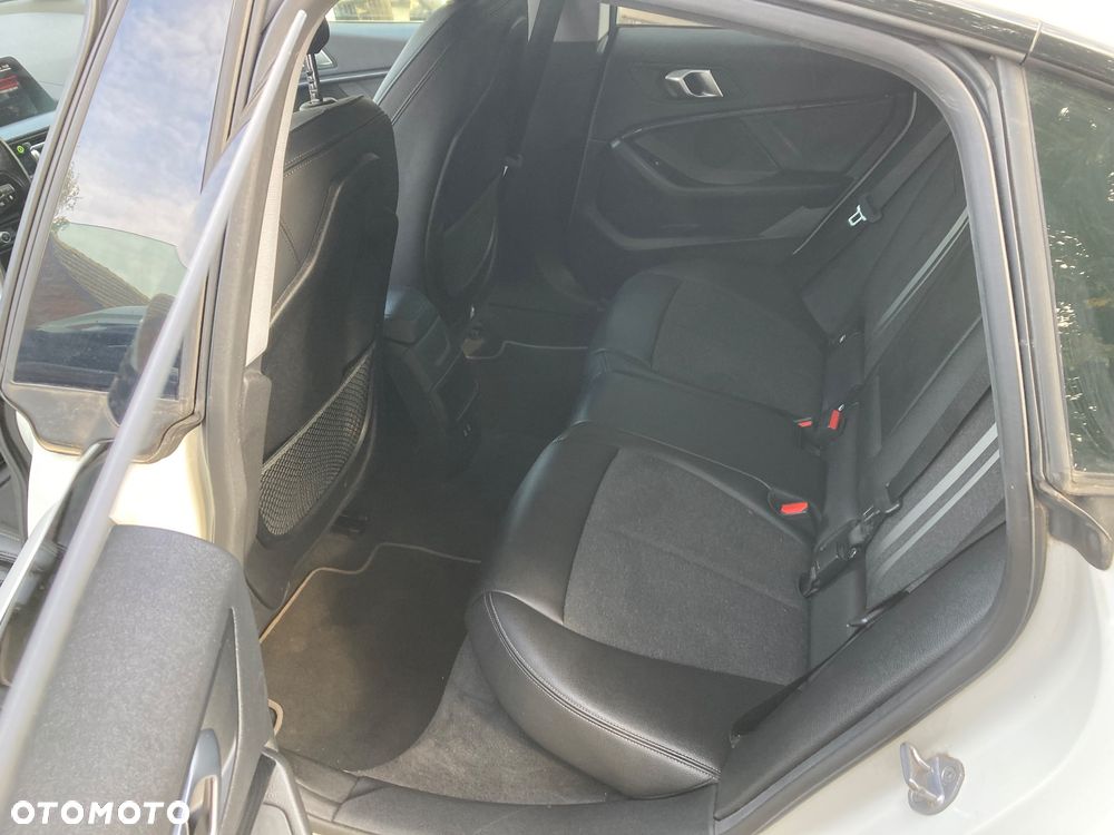 BMW Seria 2 218d Sport Line sport - 21