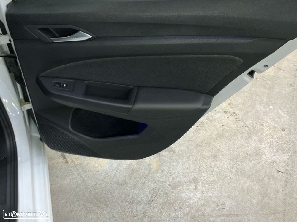 VW Golf 1.0 TSI Life - 24