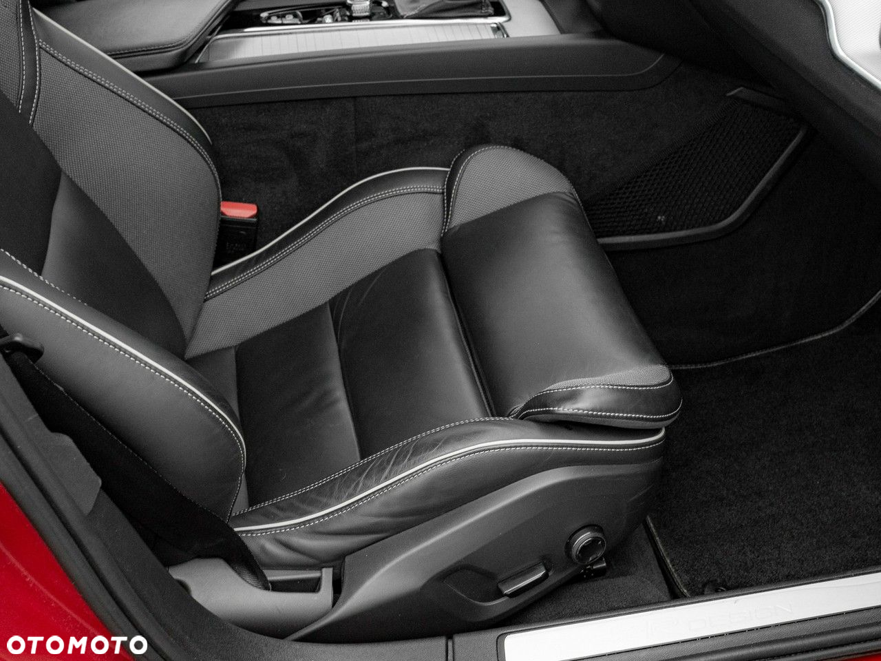 Volvo S60 T6 AWD R-Design - 34